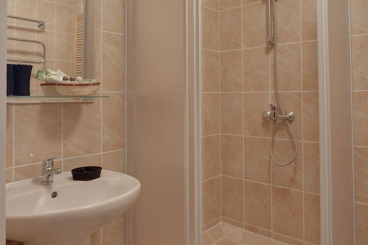 Room 25 of 33