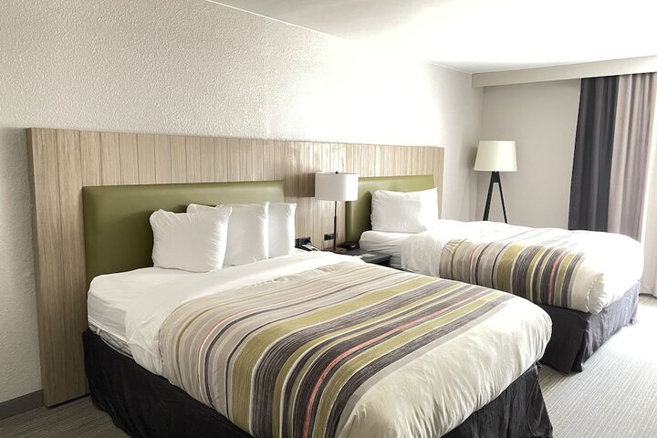 2 Queen Beds (4 of 10)