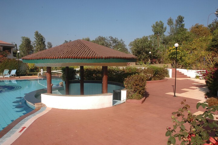 Hotel with Pool