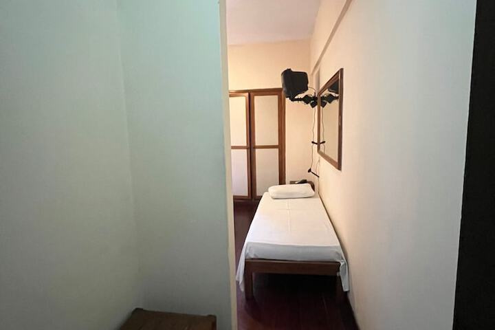 Room 8 of 32