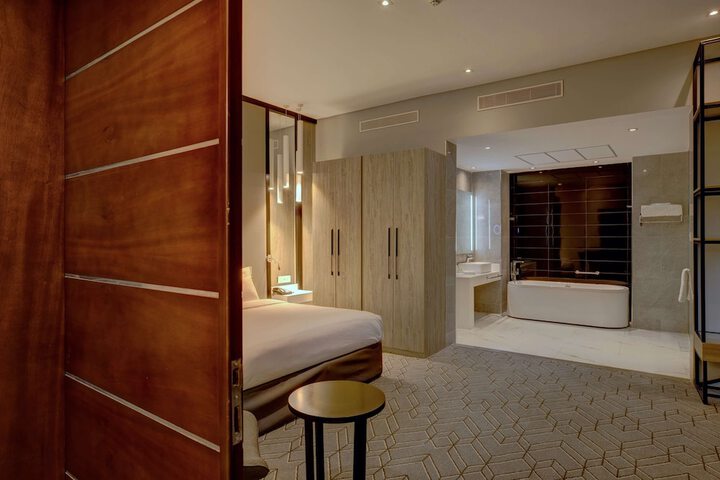 Room 30 of 193