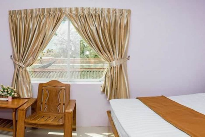 Room 9 of 24