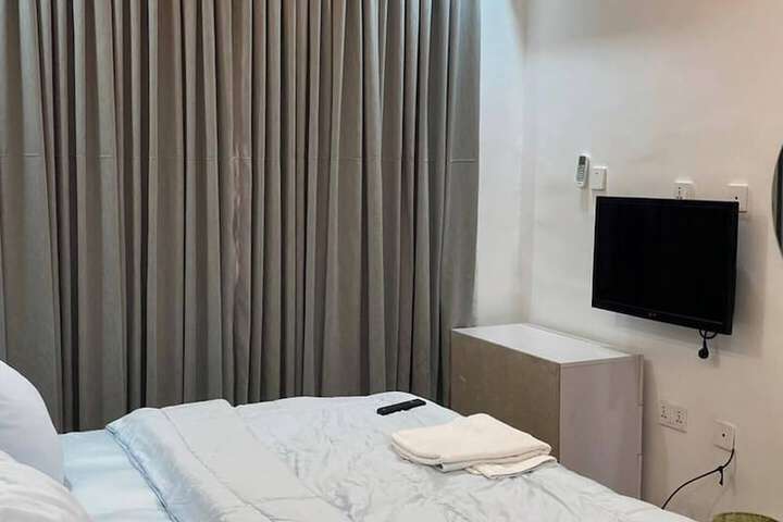 Room 8 of 50
