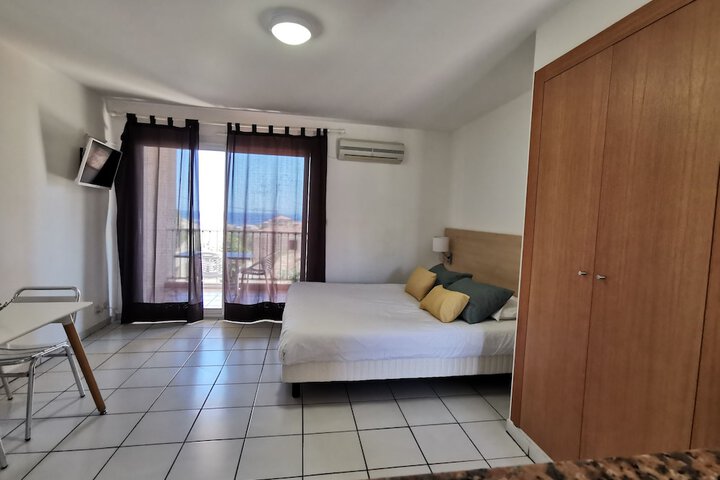 Room 5 of 38
