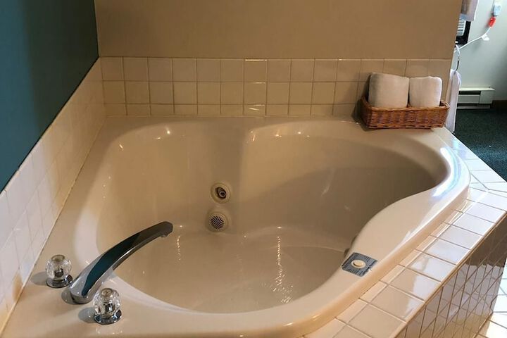 Hot Tub 23 of 35