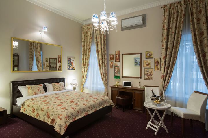 Room 12 of 37