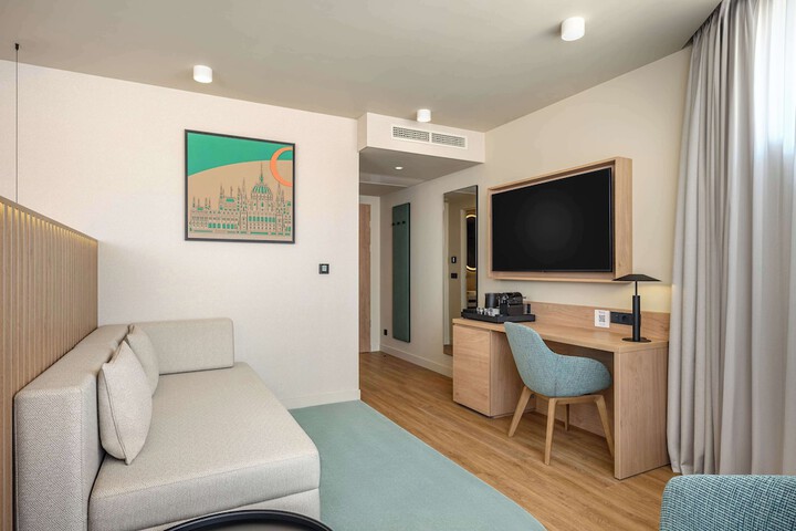 Room 25 of 62