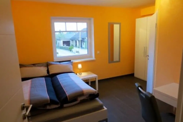 Room 4 of 12