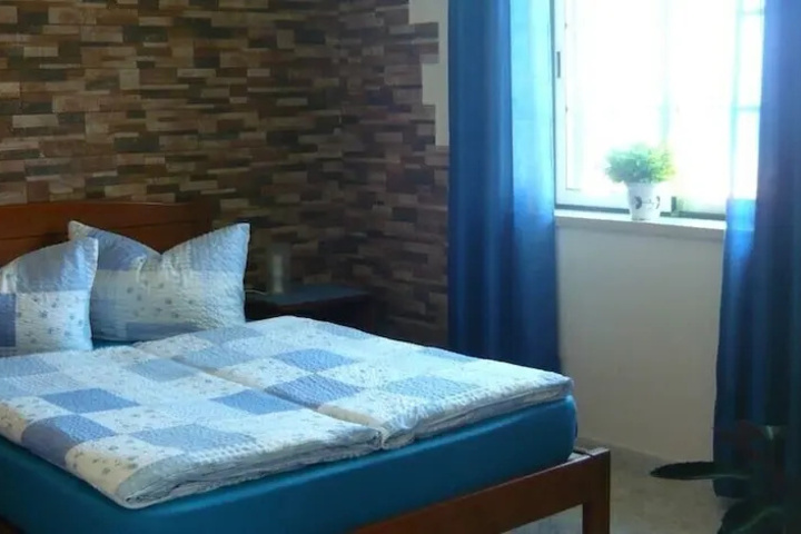 Room 5 of 23