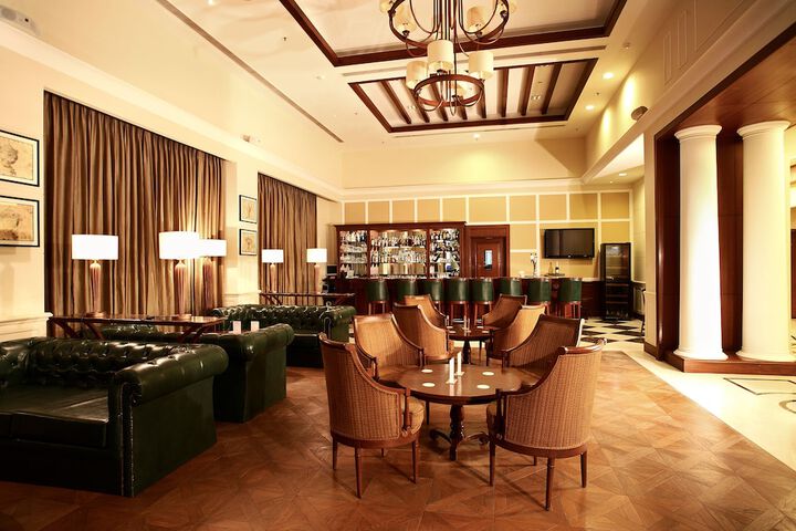 Lounge 37 of 61