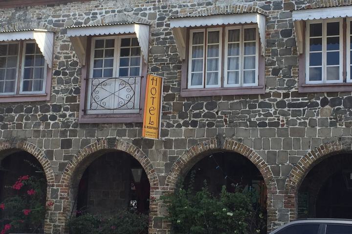 Cobblestone Inn
