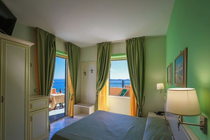 Room 21 of 45