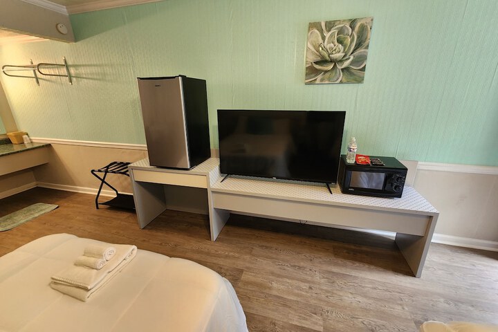 Room 15 of 37