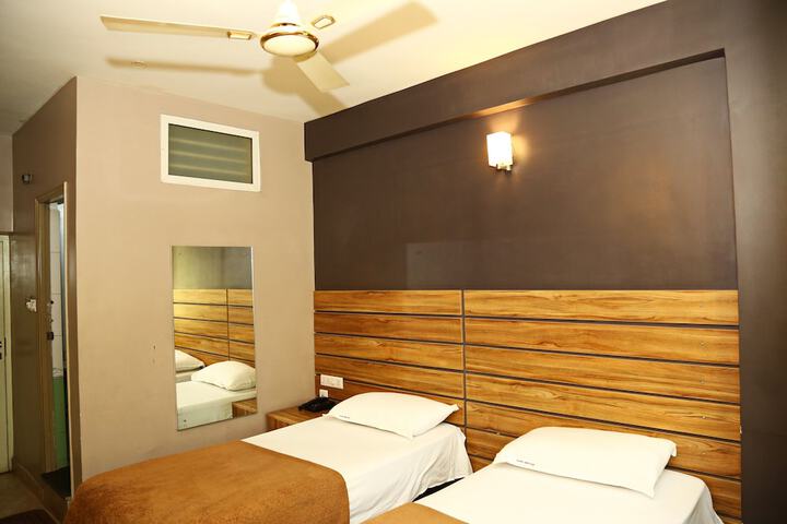 Room 7 of 32