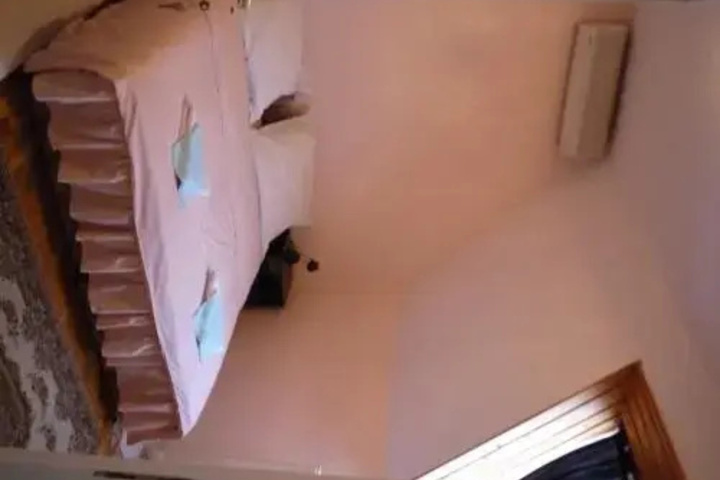 Room 5 of 11