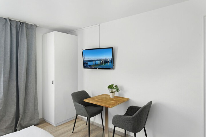 Room 32 of 62