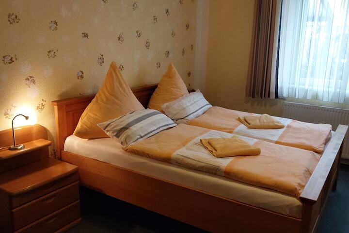 Room 5 of 16
