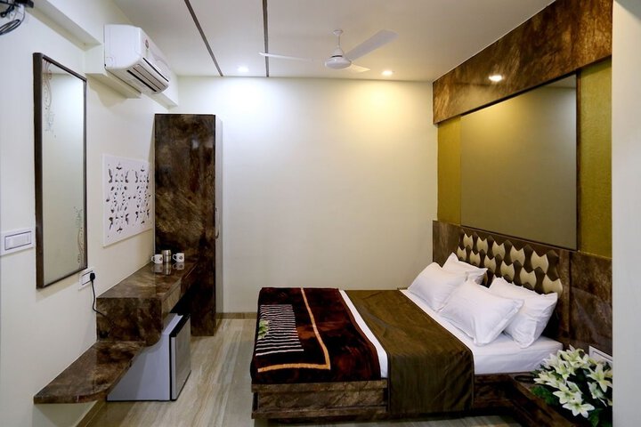 Room 4 of 14