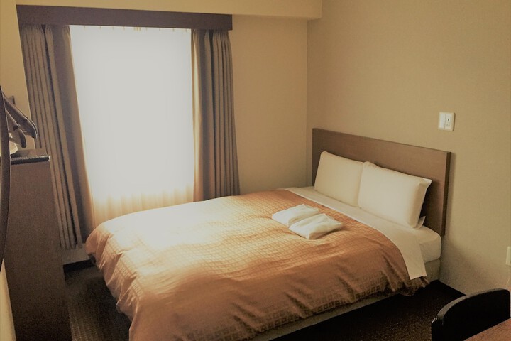 Room 9 of 37