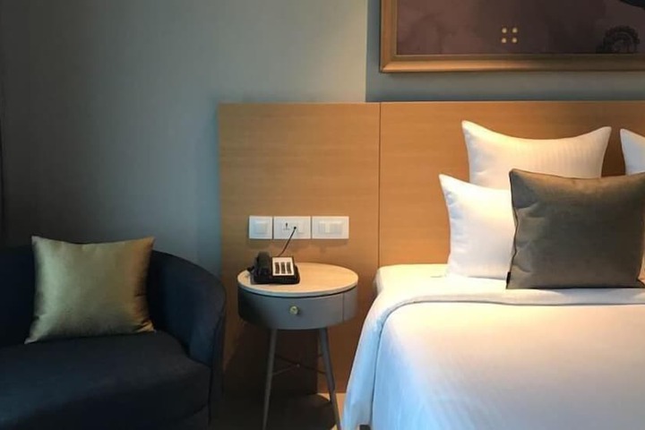 Room 6 of 39