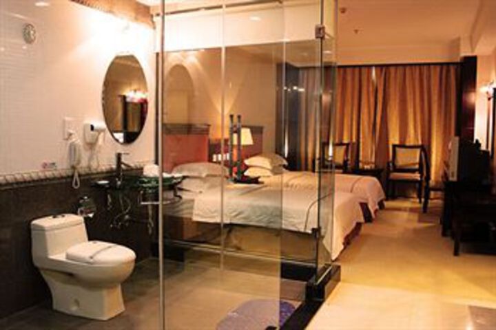 Room 9 of 27