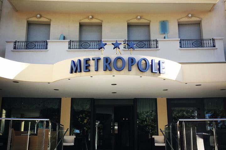 Hotel 76 of 86