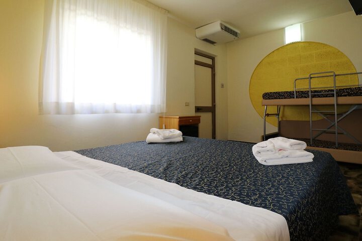 Room 17 of 150