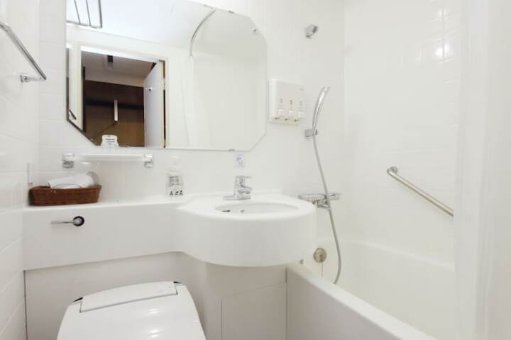 Room 15 of 25
