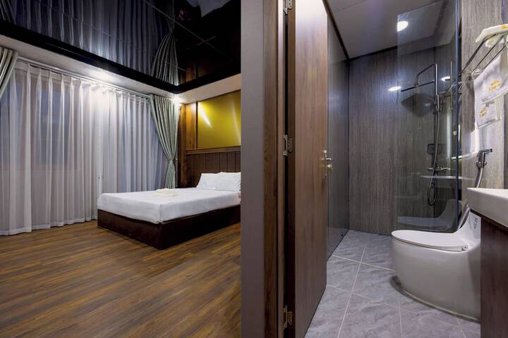 Room 4 of 32