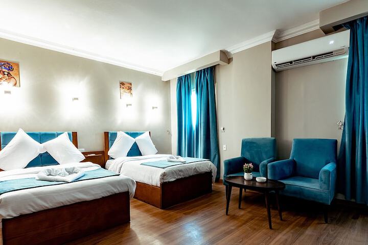Room 4 of 42