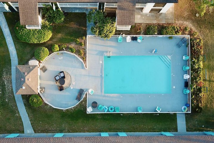 Pool 15 of 18