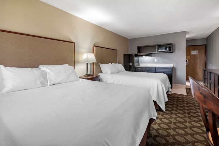 2 Queen Beds Efficiency (3 of 9)