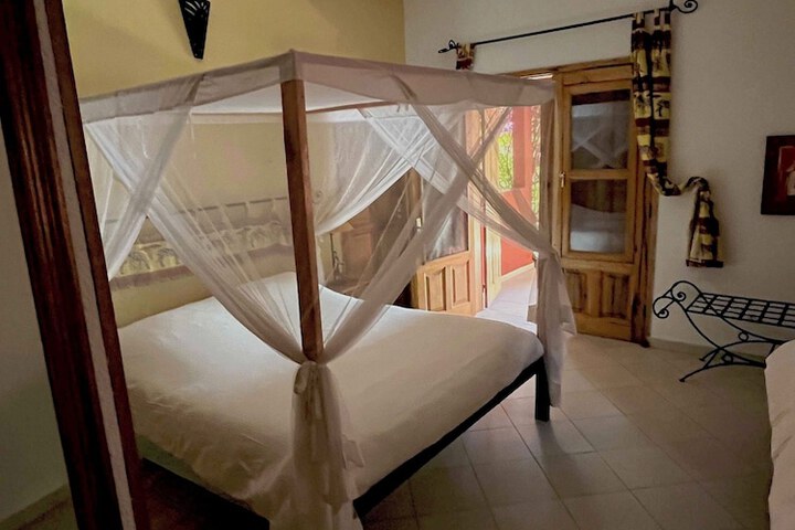 Room 5 of 32