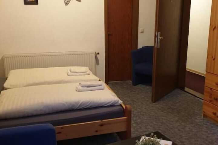 Room 8 of 43