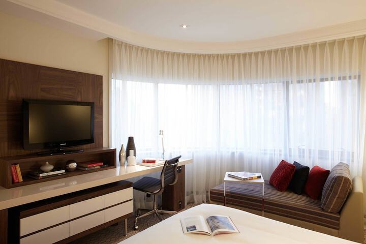 Room 43 of 184