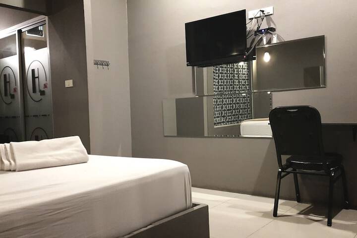 Room 6 of 19