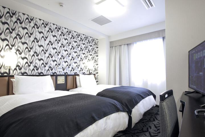 Room 11 of 43