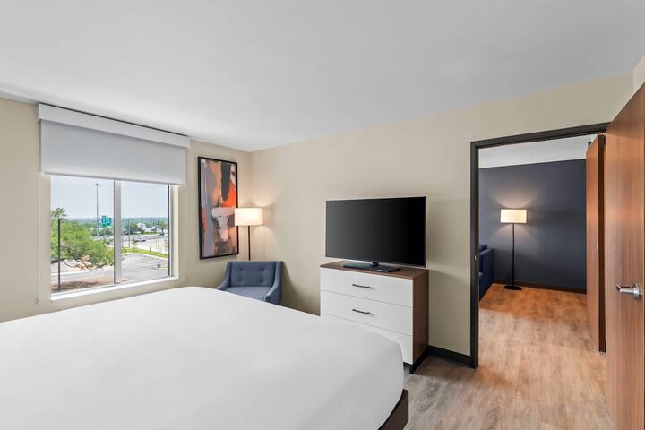 Room 30 of 65
