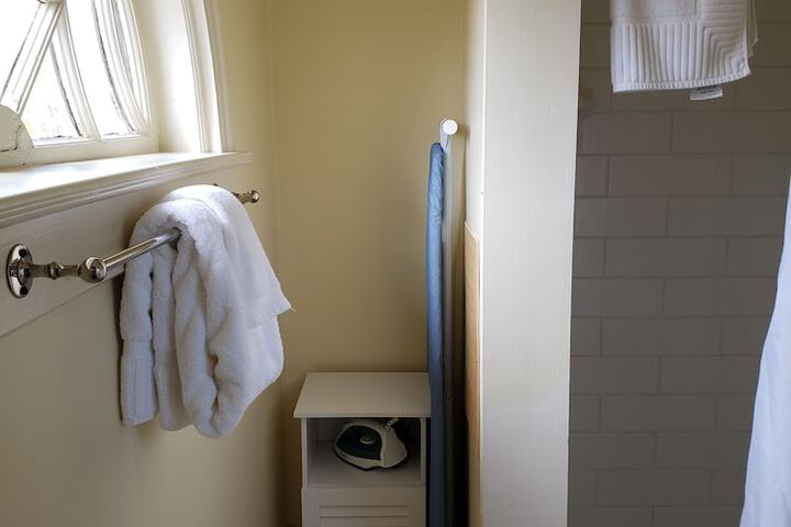 Room 65 of 100