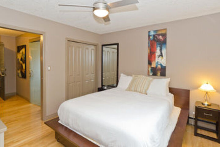 Room 17 of 33