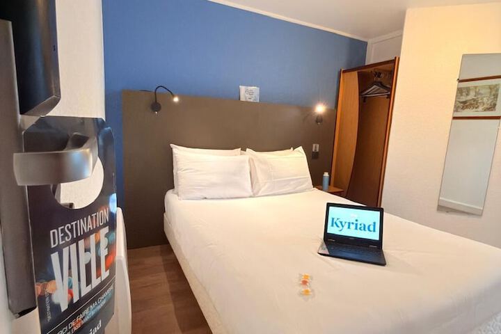 Room 3 of 113
