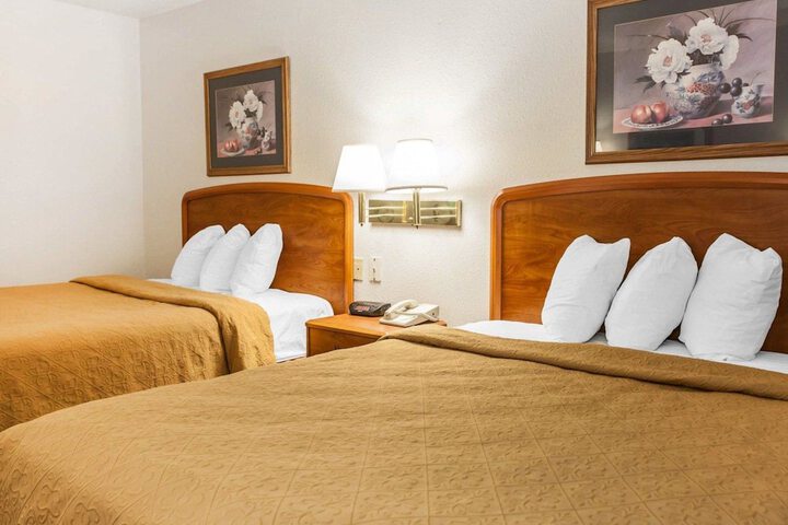 2 Queen Beds (7 of 7)