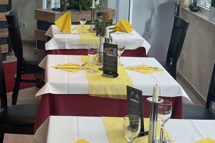 Dining 20 of 34