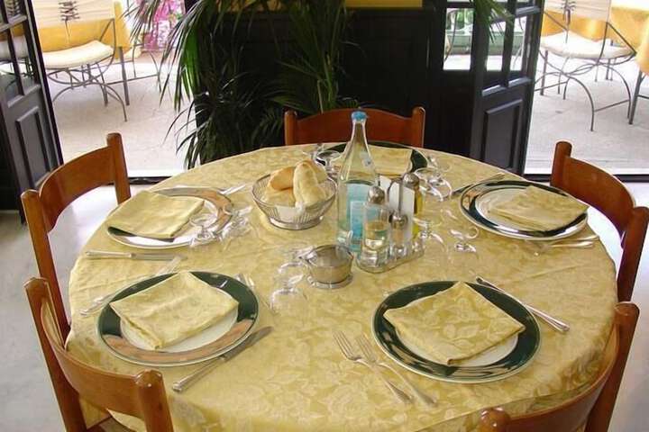 Dining 16 of 61