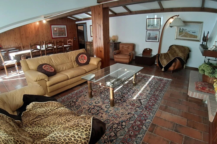 Room 4 of 17
