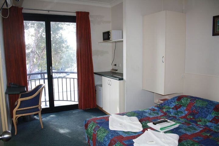 Room 13 of 34