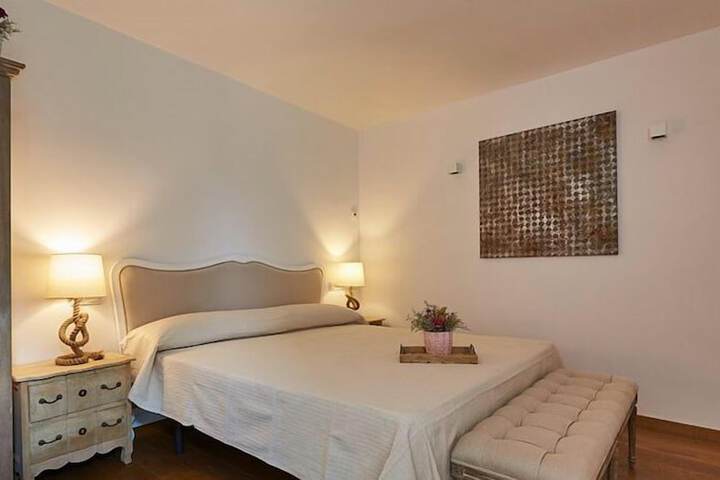 Room 3 of 6
