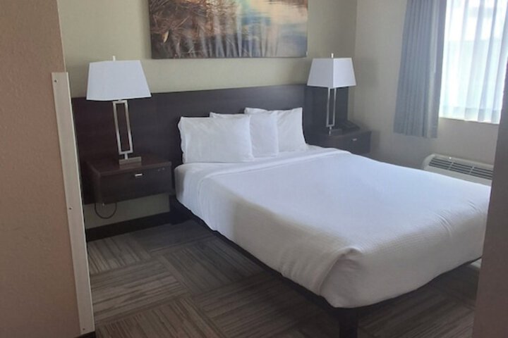 Room 6 of 36