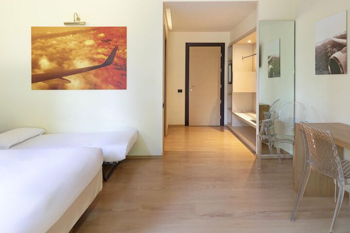 Room 21 of 64