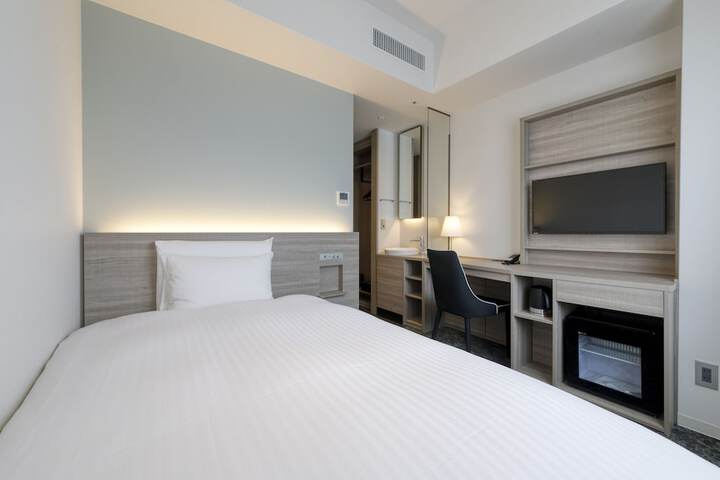 Room 6 of 47